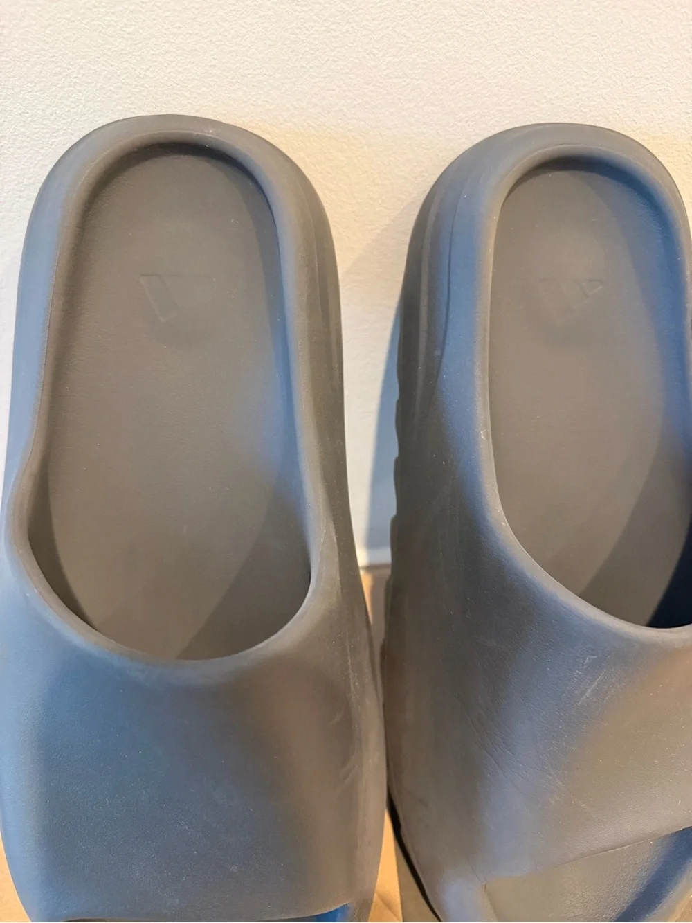 adidas yeezy slides